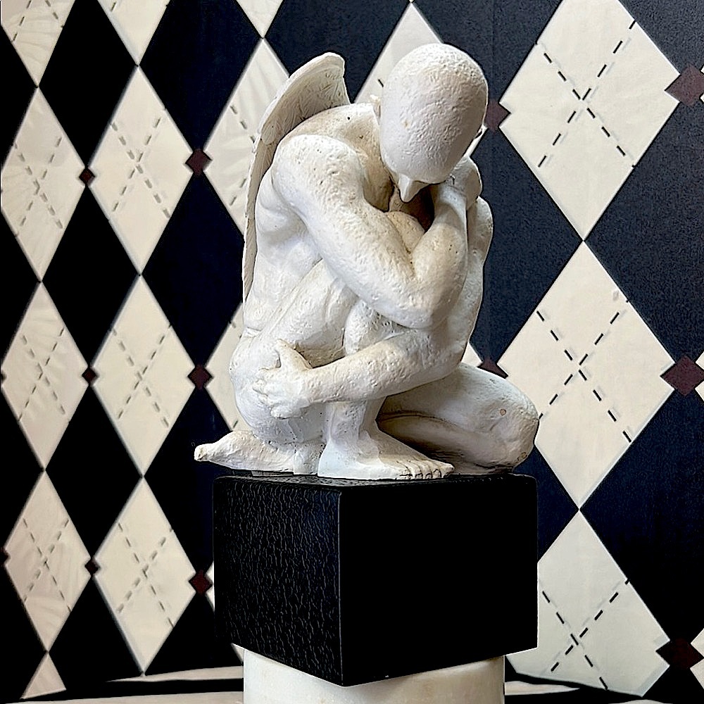 Vitruvian Weeping Angel Sculpture – Pensive Angel Inspired by da Vinci | TMS - Picture 3 of 17